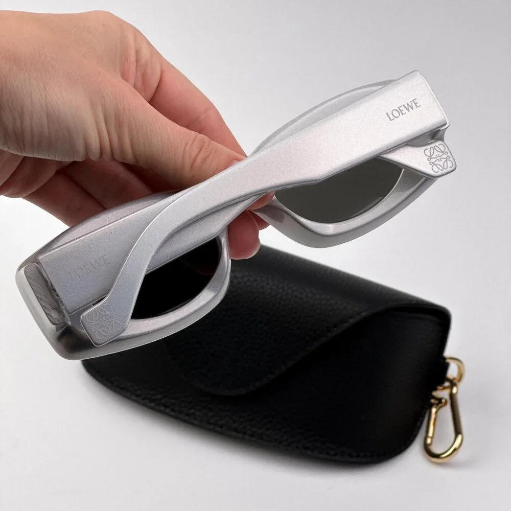 Loewe Paula’s Ibiza LW40033I Sunglasses – Sparkle Metallic Grey | Model LW40033I